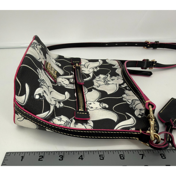 Disney Dooney & Bourke Dumbo Black White Pink Small Zip Sac Crossbody Retired - Picture 14 of 14